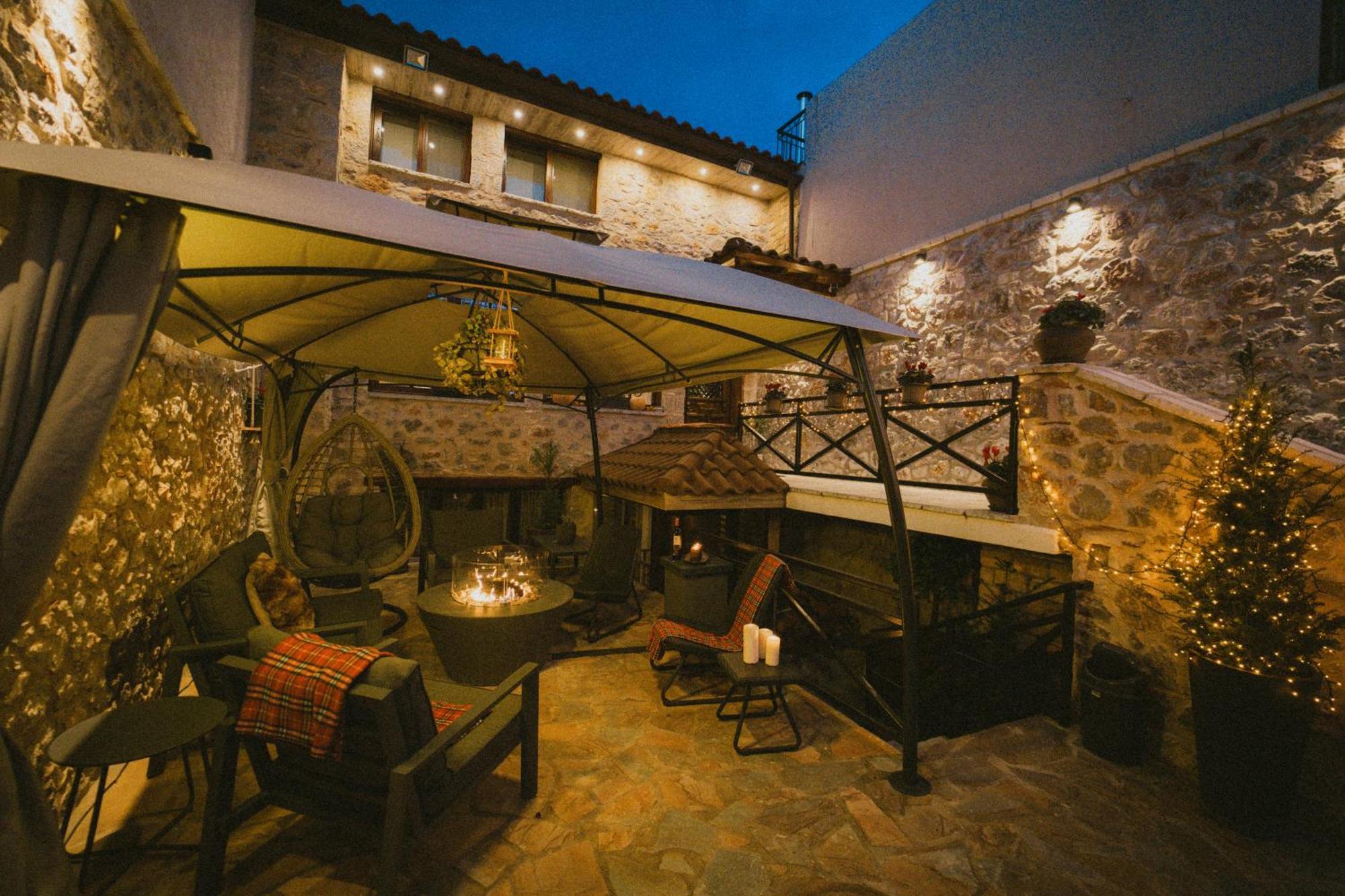 Afanos Guesthouse Arachova Exteriör bild